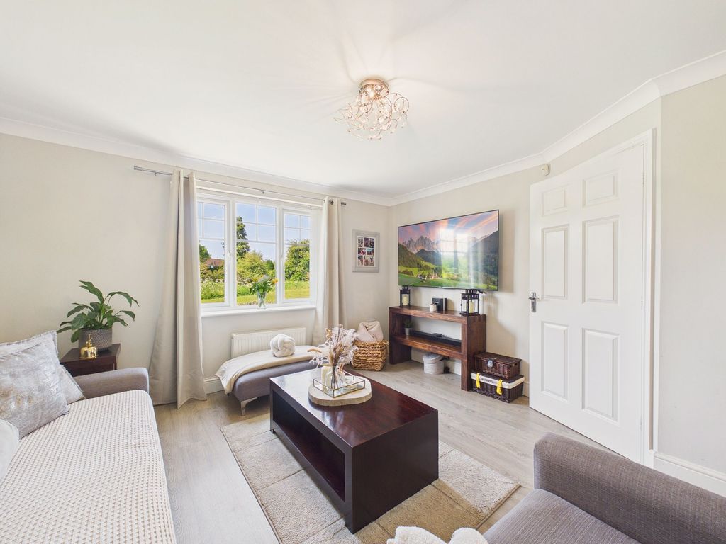 Property photo 3 of 15 Lounge