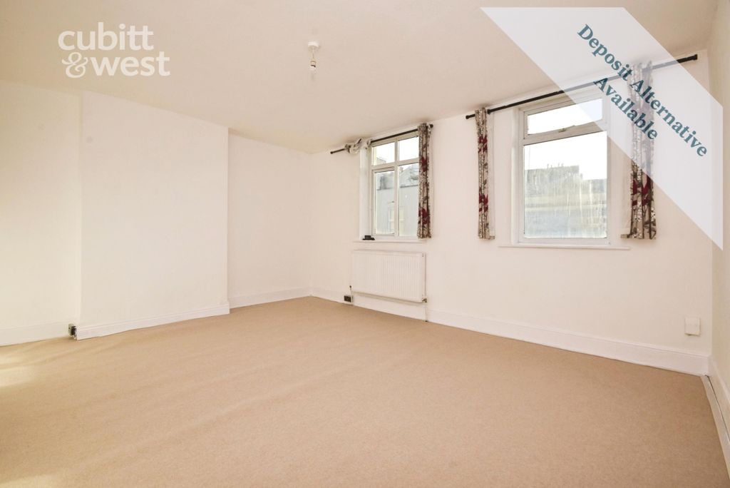 Property photo 1 of 10 Lounge