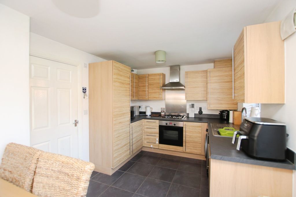 Property photo 3 of 23 4765582