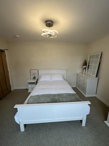 Property photo 1 of 6 Room 2_2 Oberon Ave_1