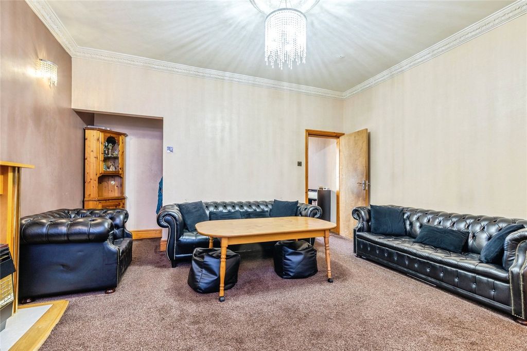 Property photo 3 of 20 Living Room