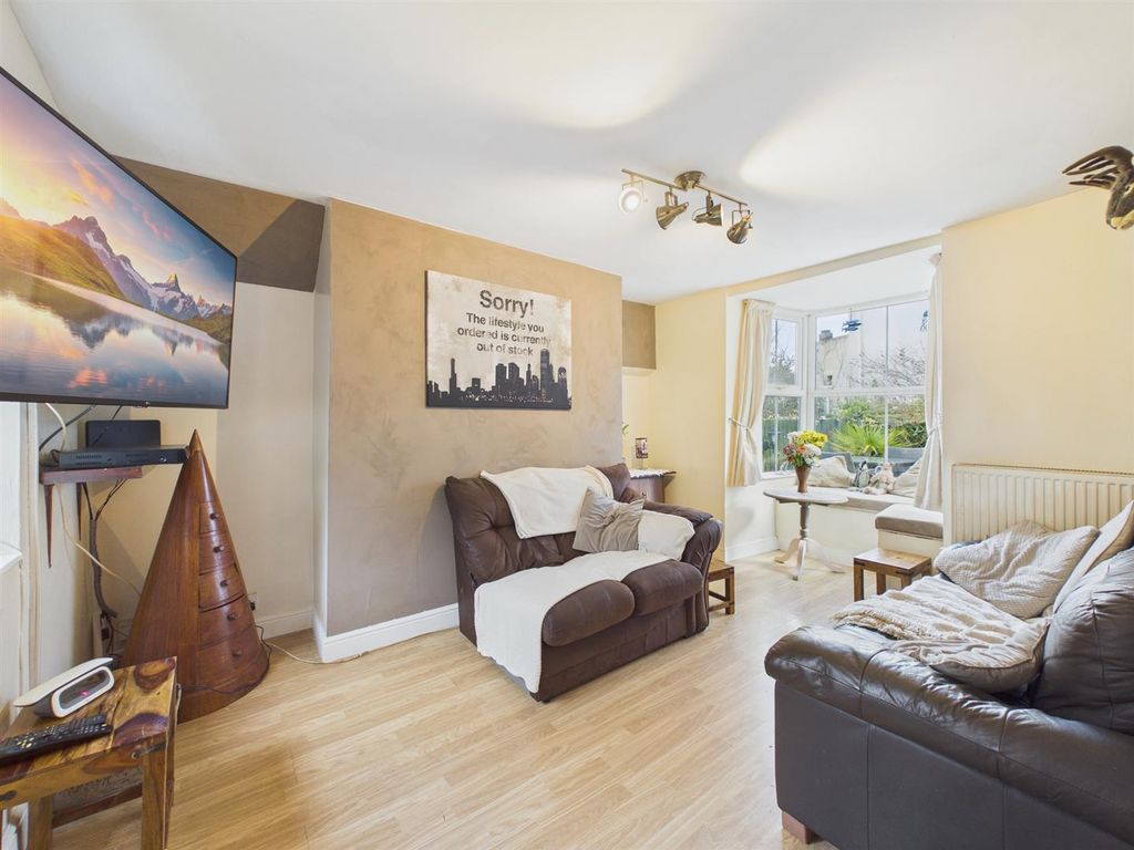 Property photo 3 of 14 Living Room