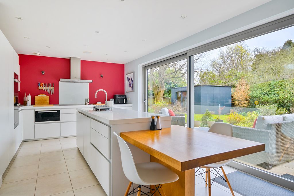 Property photo 2 of 22