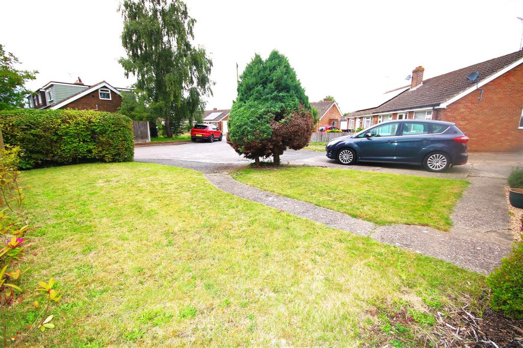 Property photo 3 of 27 Front Garden.Jpg