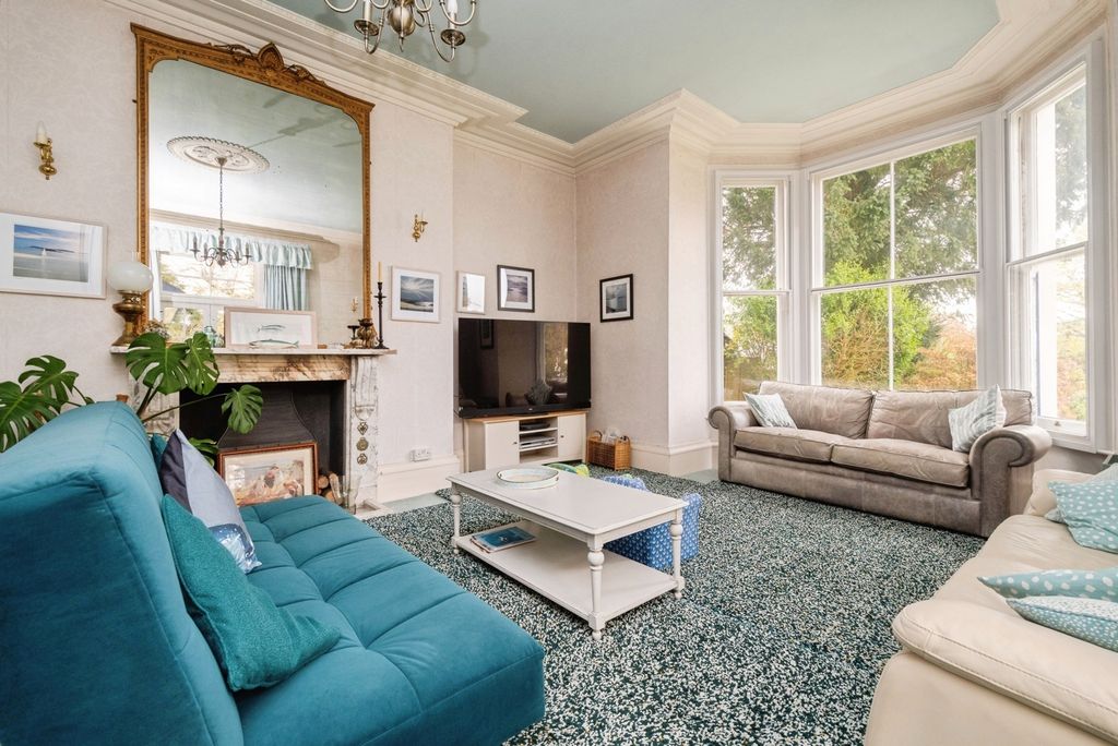 Property photo 3 of 37 Pbox-Img.Jpg