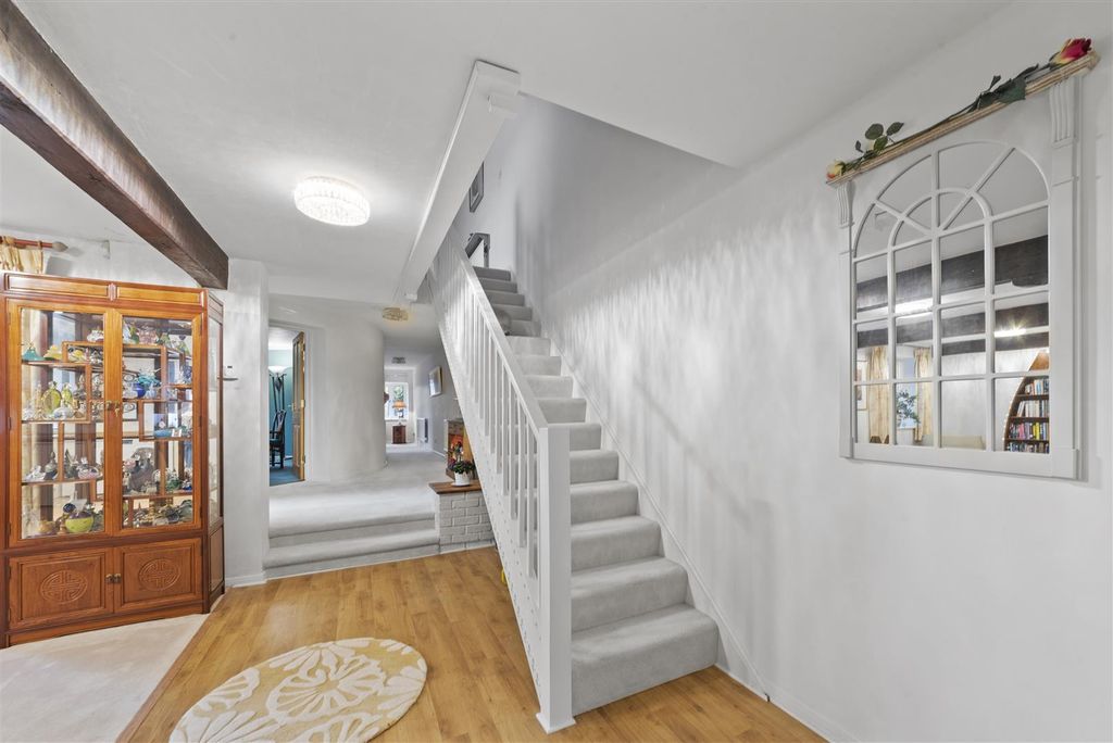 Property photo 2 of 34