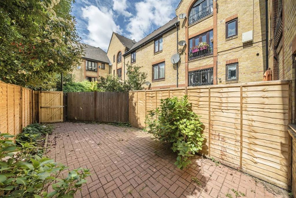 Property photo 2 of 7
