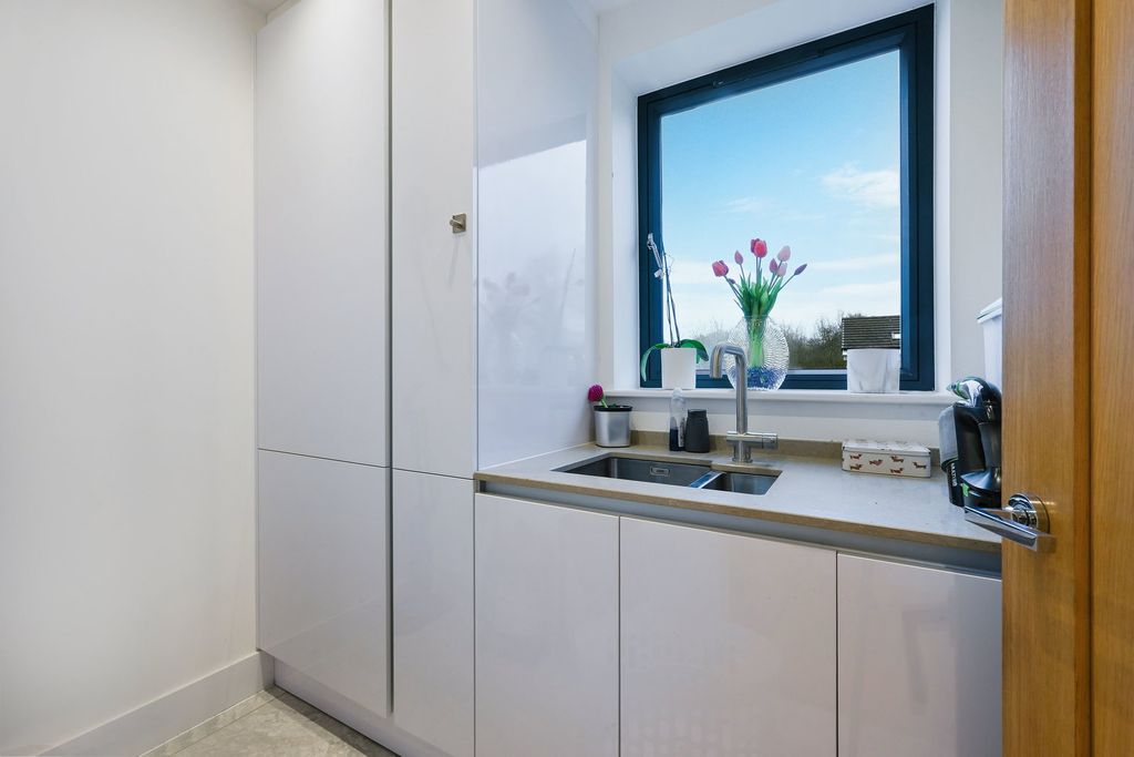Additional image 11 of 5 bed detached house for saleMaplewood Drive, Lingfield RH7
