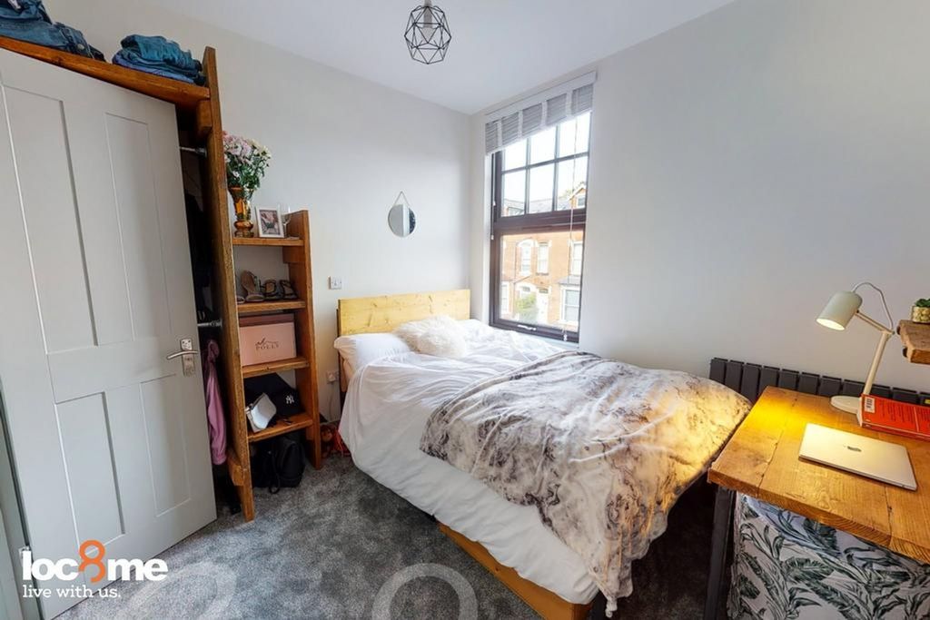 Property photo 3 of 8 A Bright And Cozy Double Bedroom Featuring Stylish...