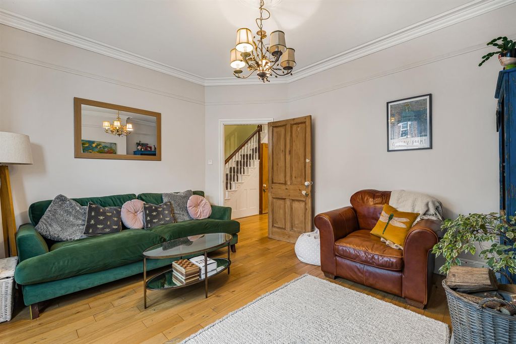 Property photo 3 of 18 88 Clifton St-10.Jpg