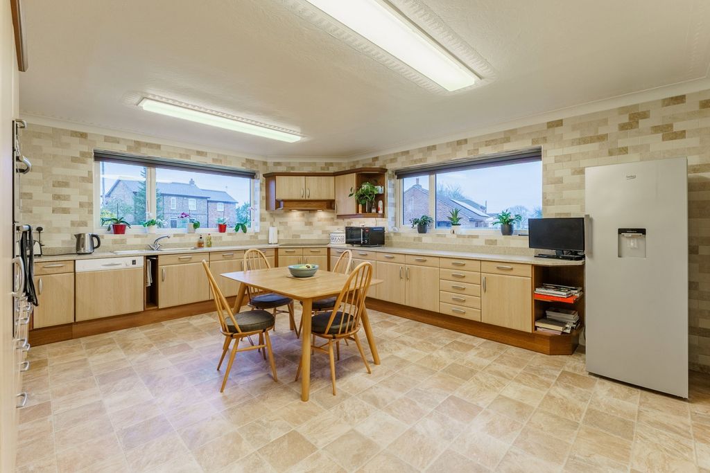 Property photo 3 of 60