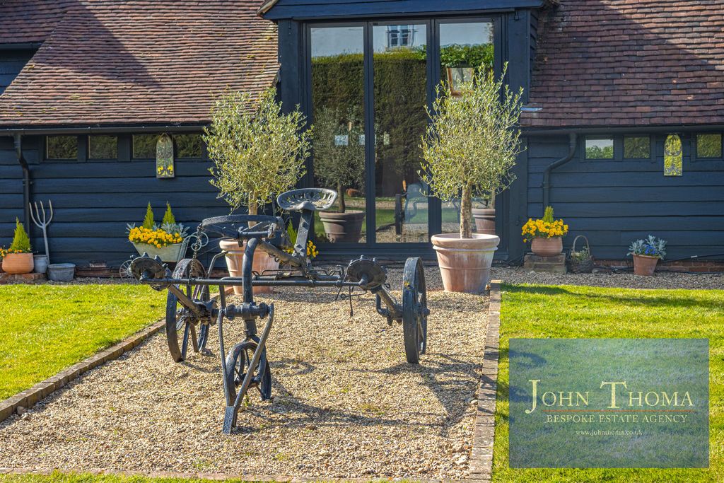 Additional image 5 of 6 bed property to rentMarshalls Barn, Woodside, Epping CM16
