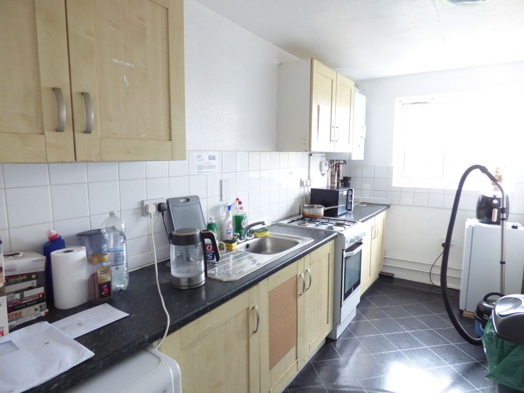 Property photo 3 of 12 Communal Kitchen