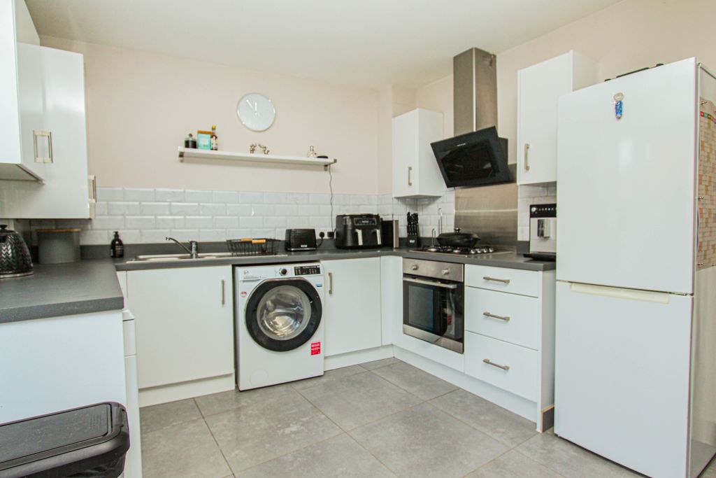 Property photo 3 of 11 Kitchen/Dining Room