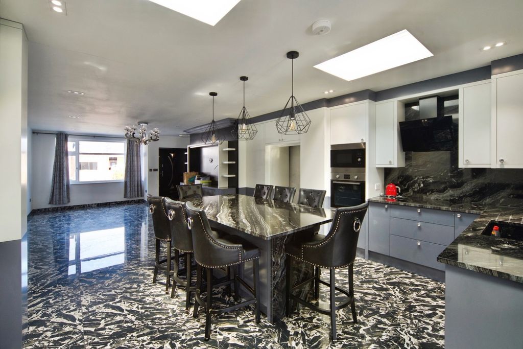 Property photo 3 of 19 Pbox-Img.Jpg