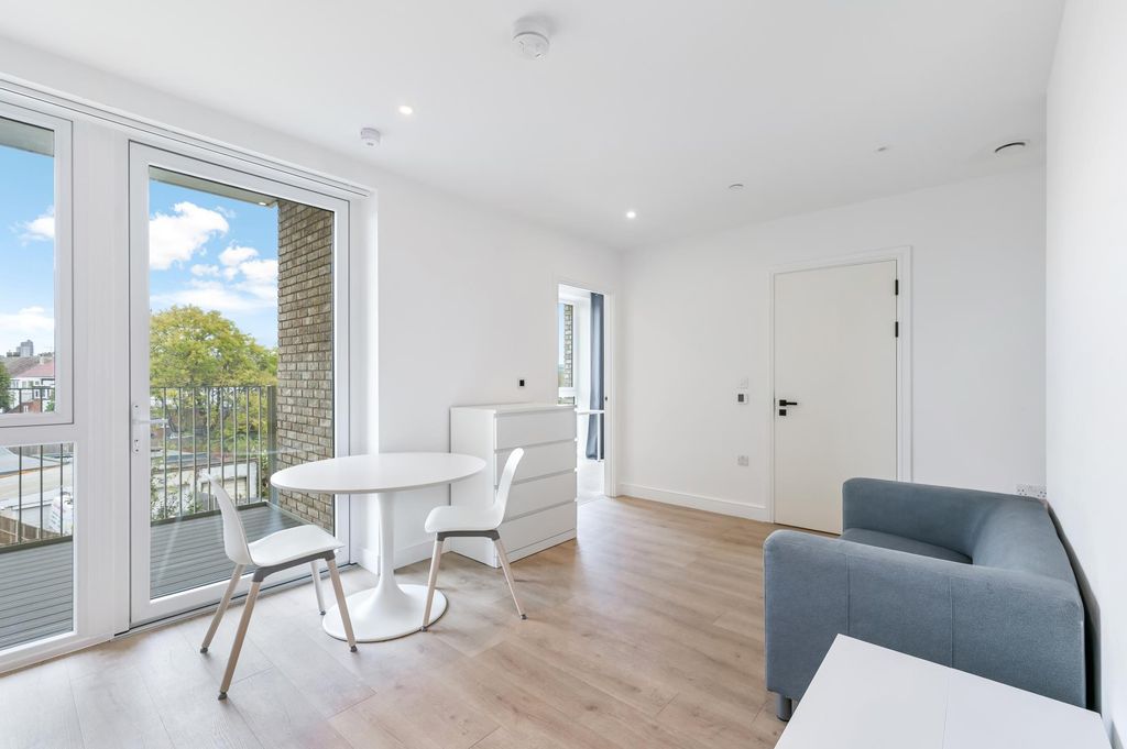 Property photo 1 of 2