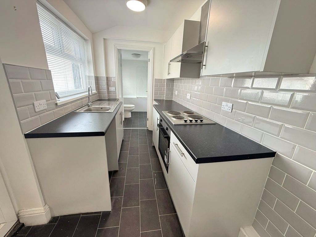 Property photo 3 of 6 Kitchen