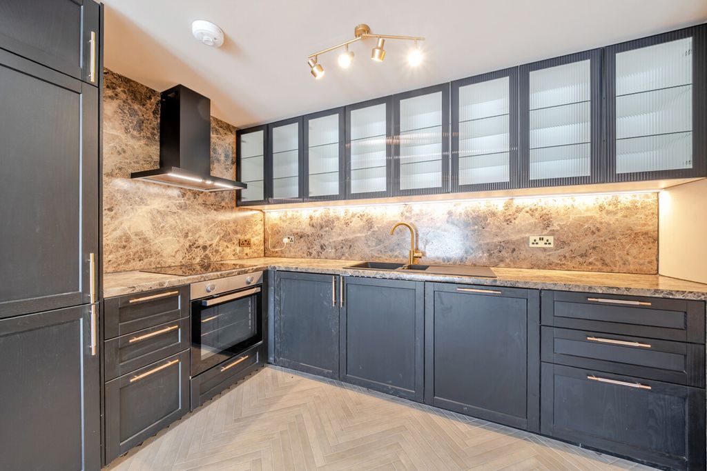 Property photo 3 of 13 1509964-4-6A82E81...