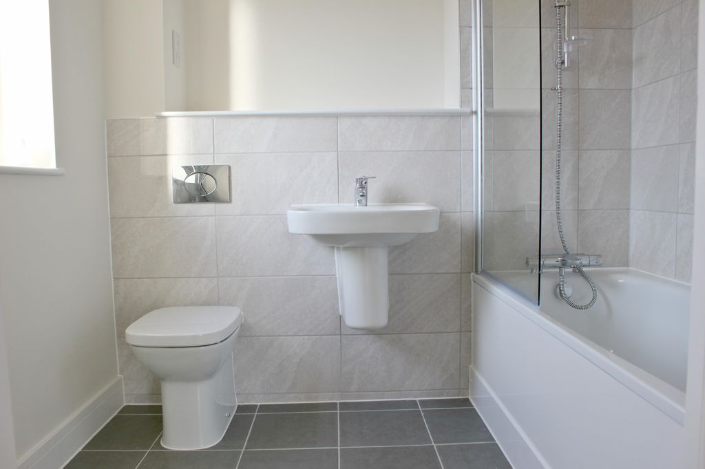 Property photo 2 of 6 Bathroom