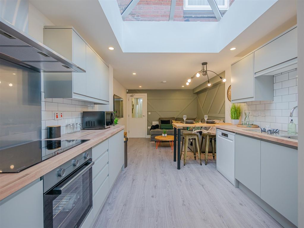 Property photo 2 of 18 P1260846-Hdr.Jpg