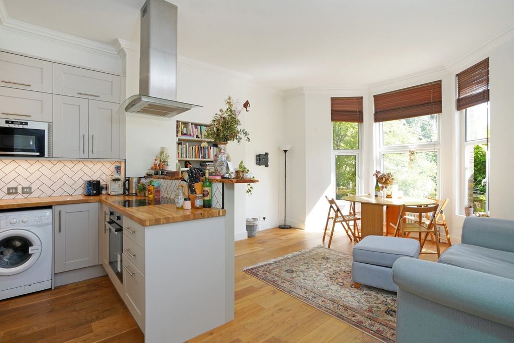 Property photo 1 of 10 Flat 2, 14 Trinit...