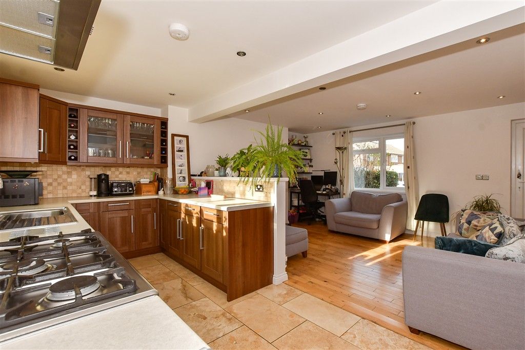 Property photo 3 of 12 Kitchen