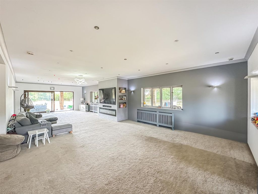 Property photo 3 of 42