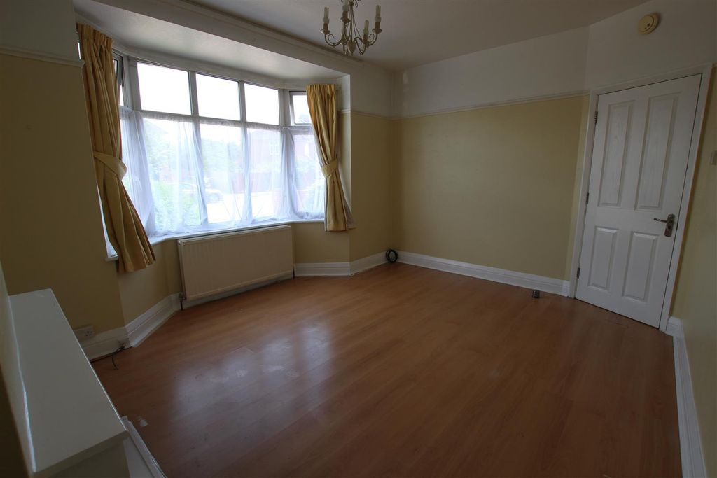 Property photo 2 of 12 Lounge