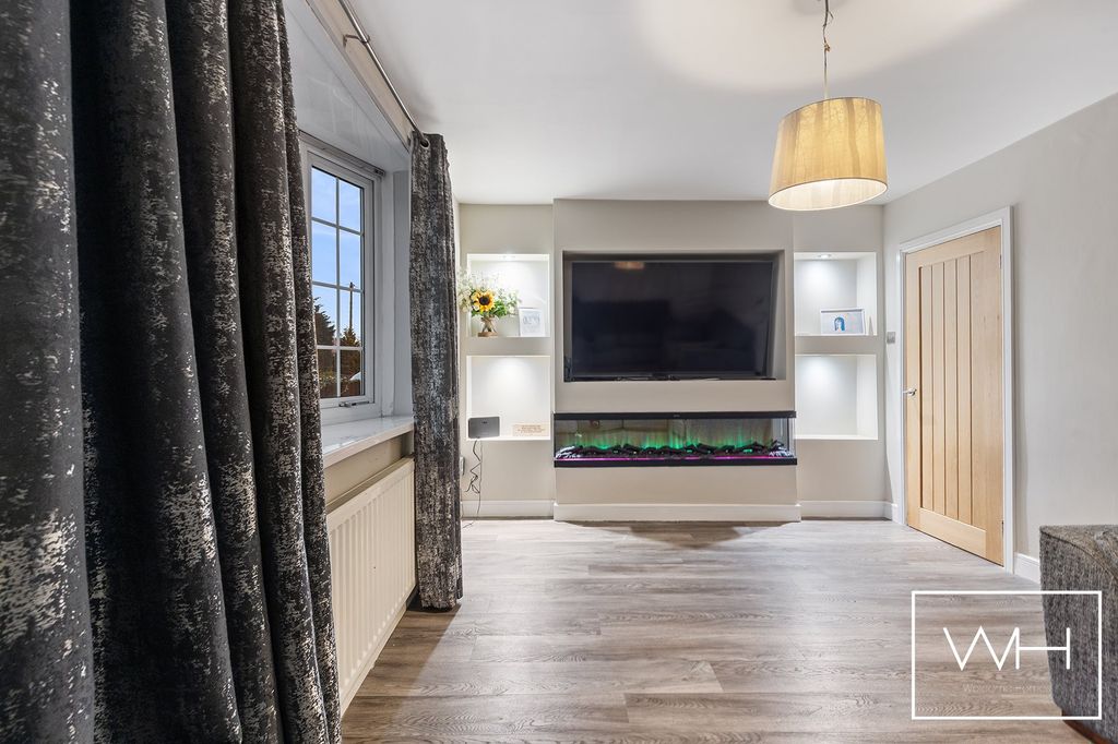 Property photo 3 of 20 51 Hatfield Lane, Armthorpe 10_297