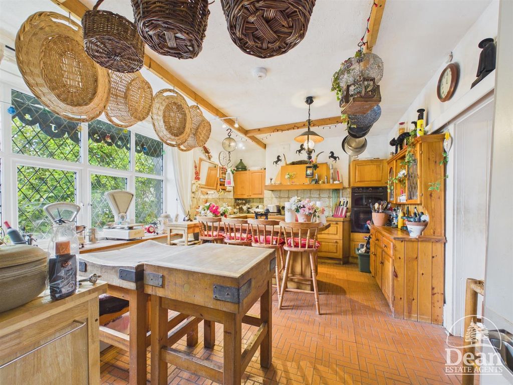 Property photo 3 of 33 Kitchen