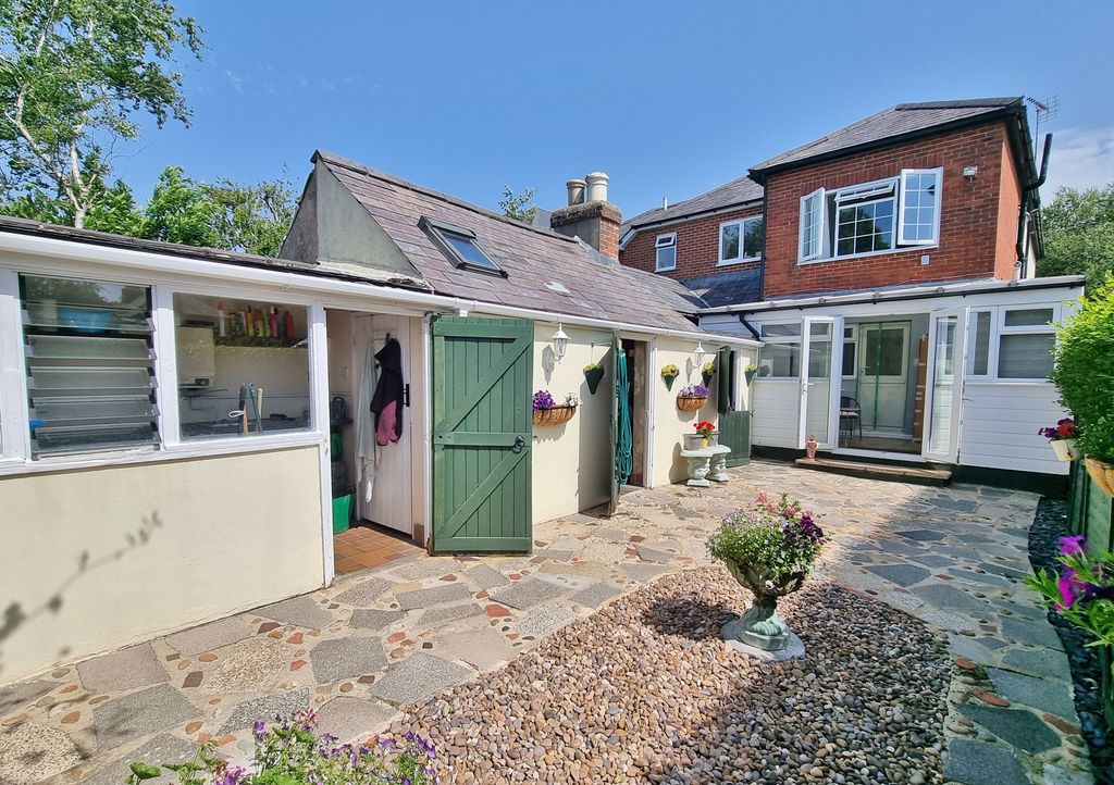 Property photo 2 of 25