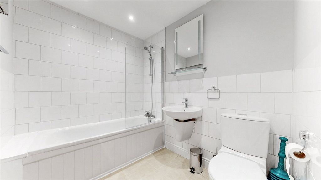 Property photo 3 of 7 Picture No. 18