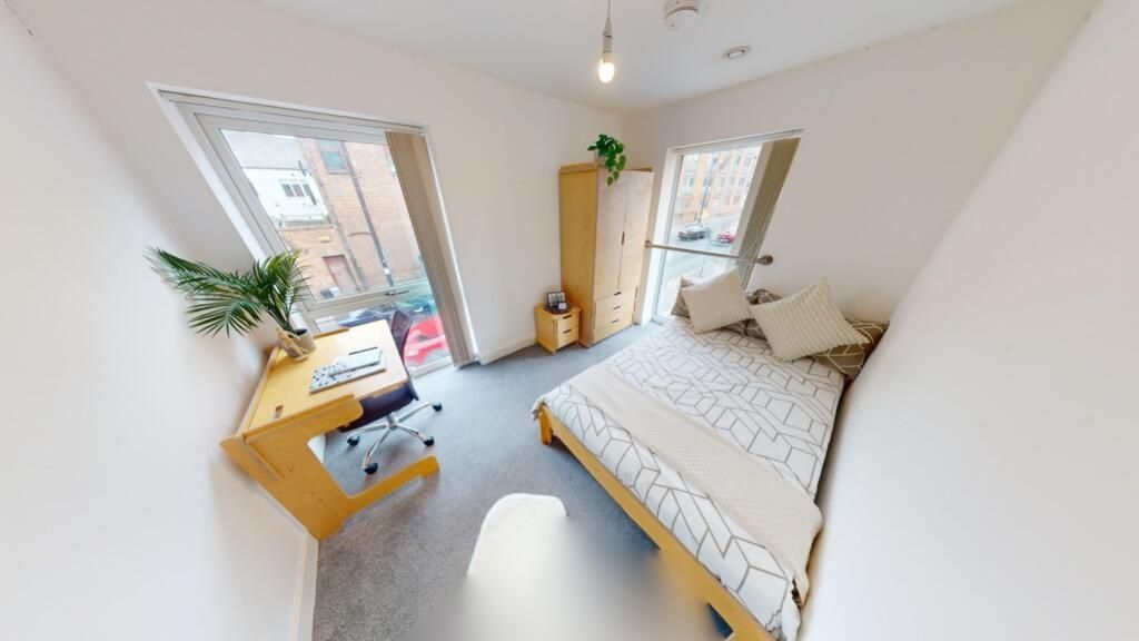 Property photo 1 of 13 Bright And Airy Master Bedroom Featuring A Double ...