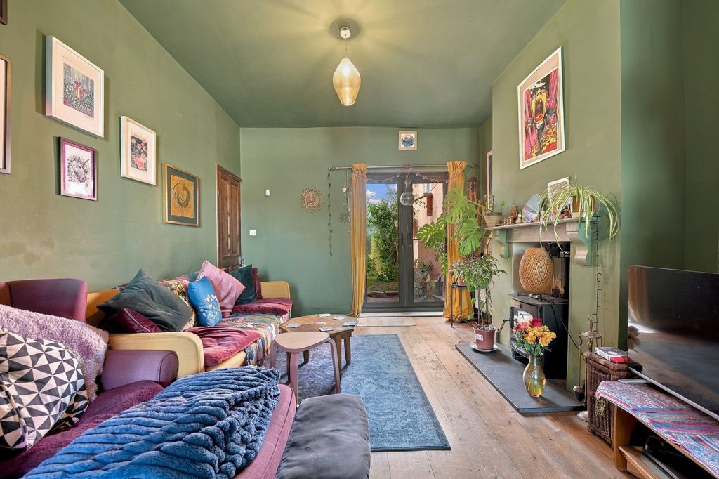 Property photo 2 of 21