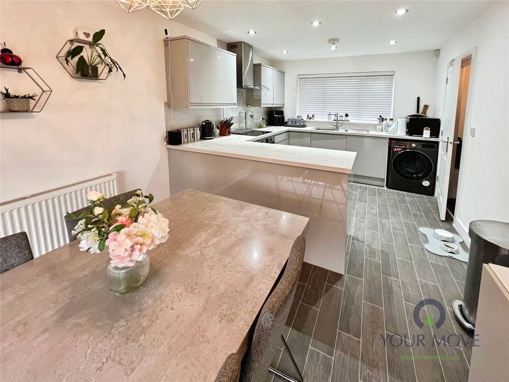 Property photo 3 of 13 Kitchen