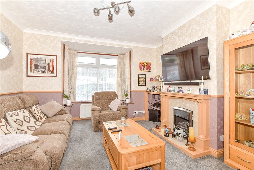 Property photo 1 of 9 Lounge