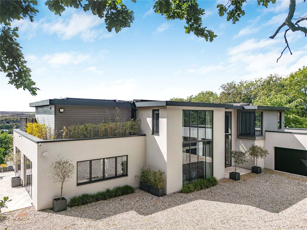 Property photo 1 of 31 Frontage