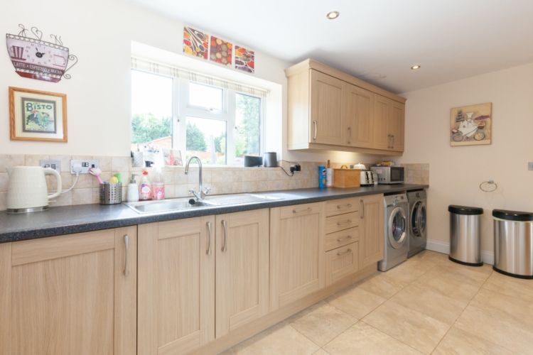 Property photo 2 of 8 Kitchen