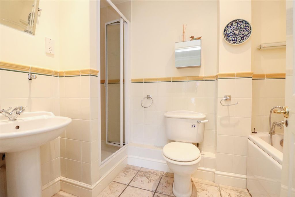 Additional image 18 of 2 bed flat for salePotters Place, Horsham RH12
