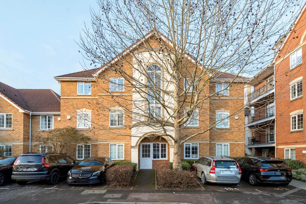 Property photo 2 of 10 1395816-1-695E753...