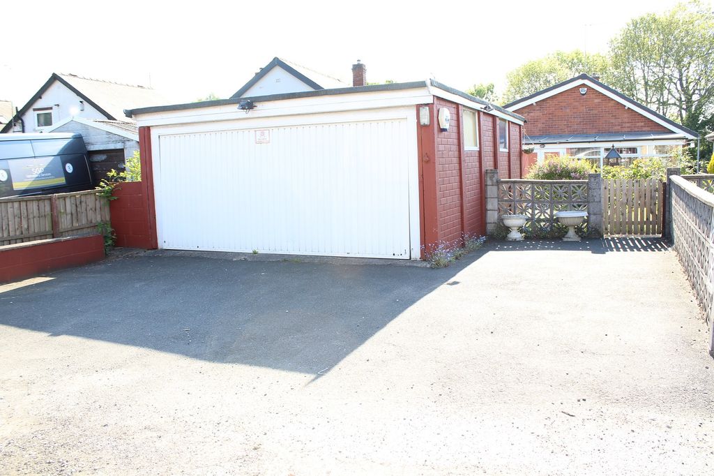 Property photo 2 of 12 Garage