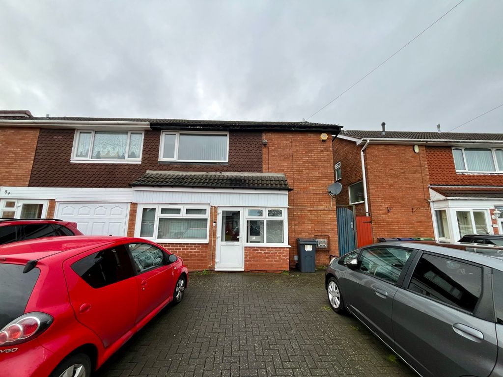 Property photo 2 of 10 Driveway