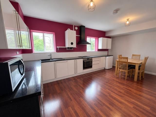 Property photo 3 of 11 Kitchen 1.Png