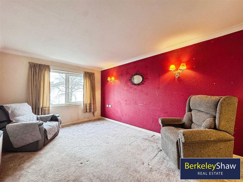 Property photo 2 of 10 Living Room