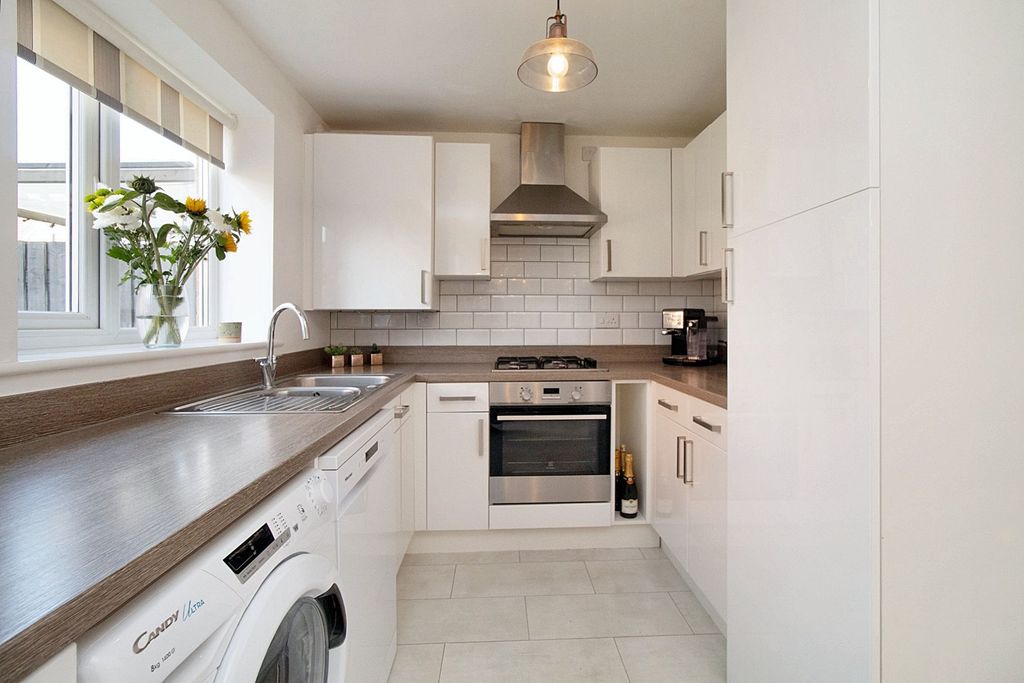 Property photo 3 of 20 Kitchen