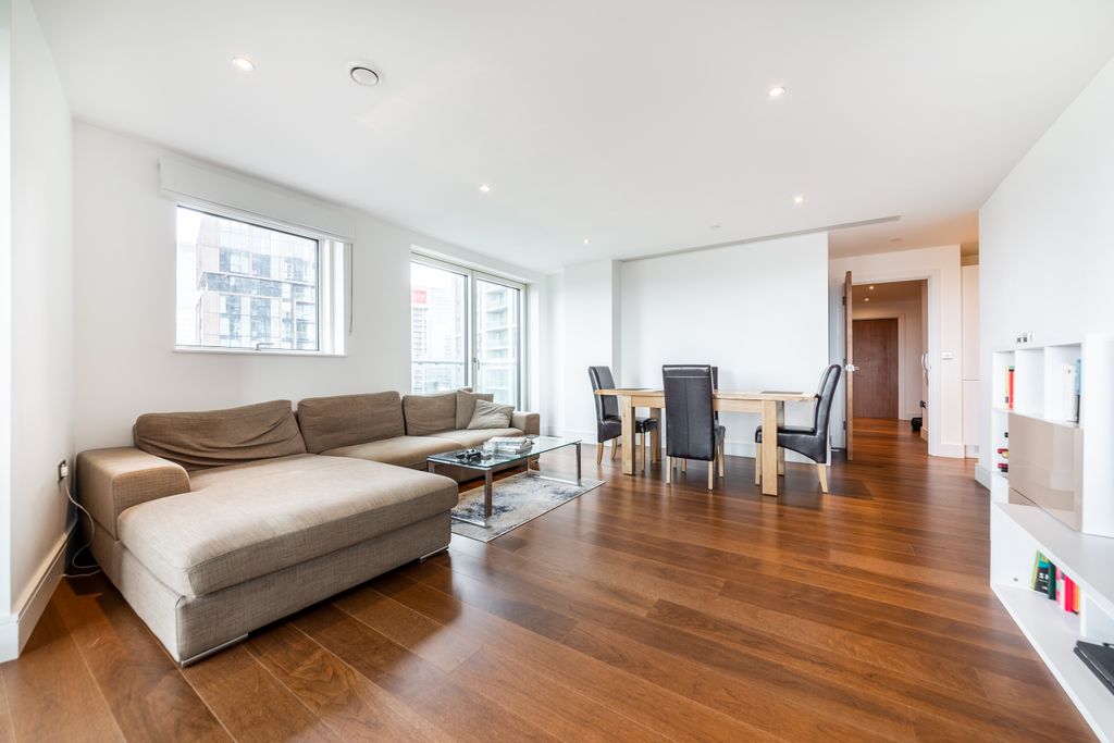 Property photo 1 of 17 Photo 6