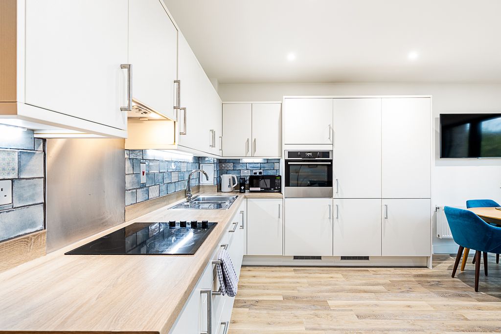 Property photo 2 of 31