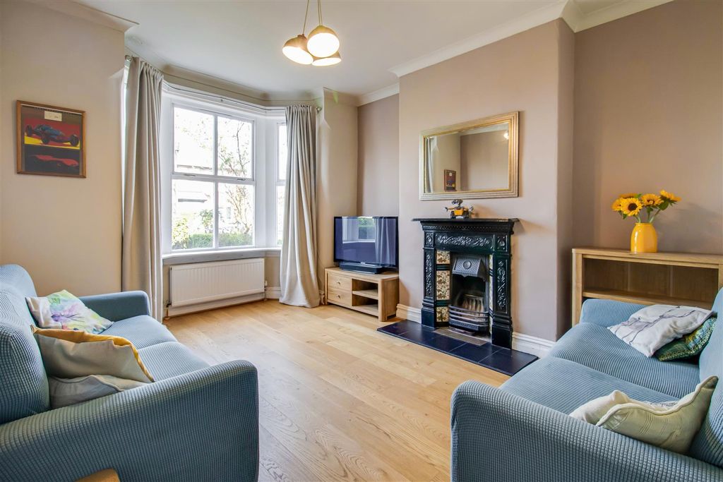 Property photo 2 of 12
