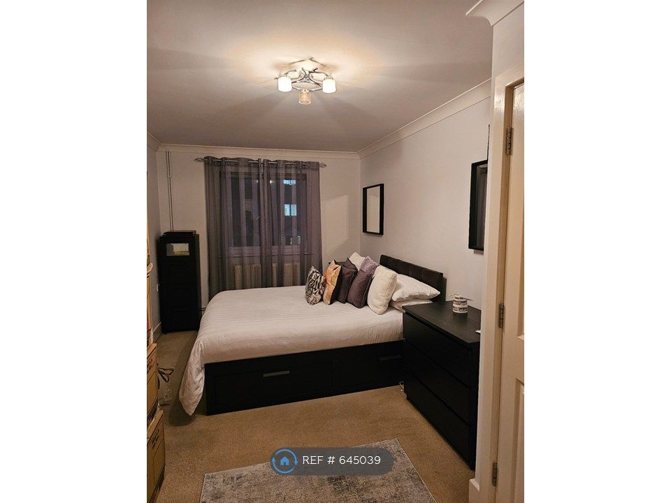 Property photo 3 of 8 Bedroom 1