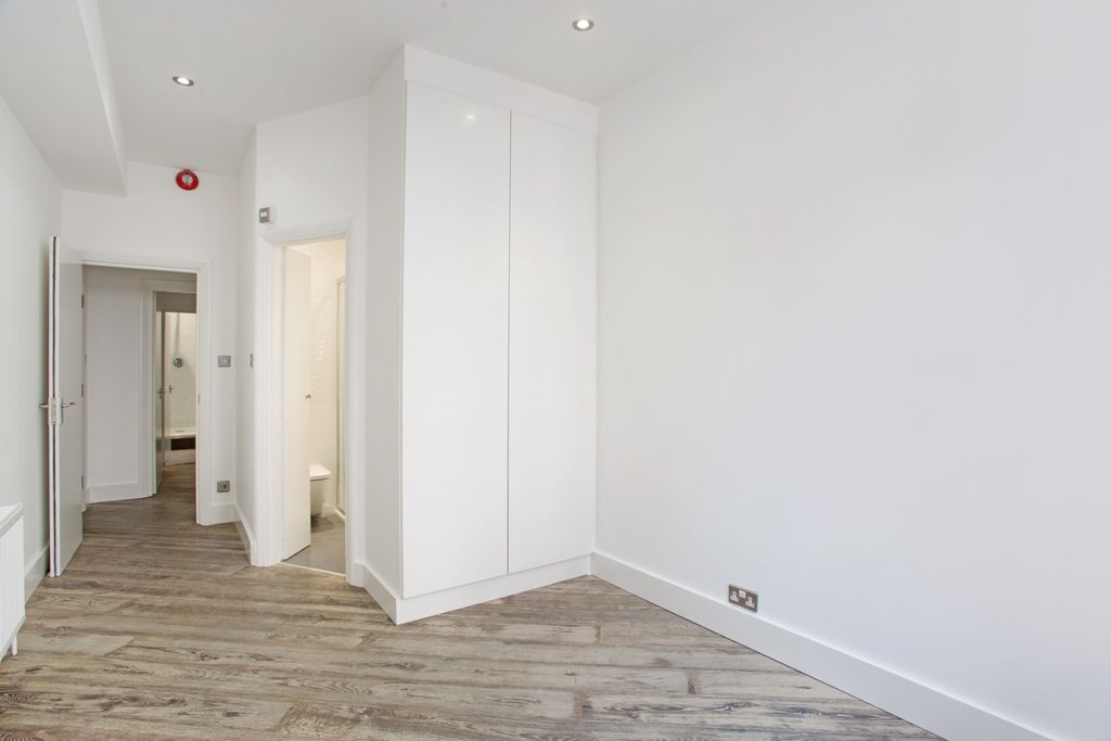 Property photo 3 of 18 990102